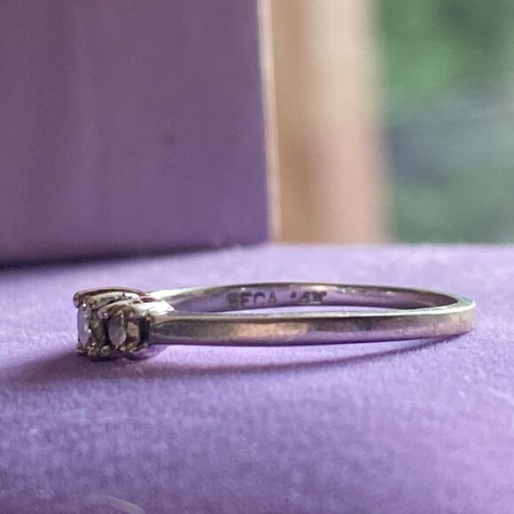 💛 14k Trilogy Diamond Ring - Picture 6 of 9